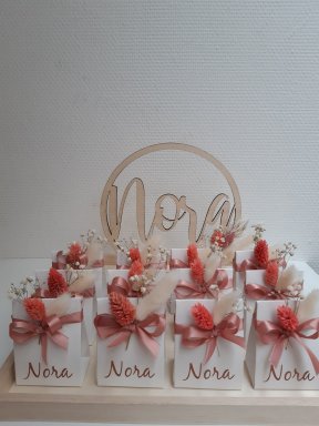 20 doosjes met plateau en houten naam